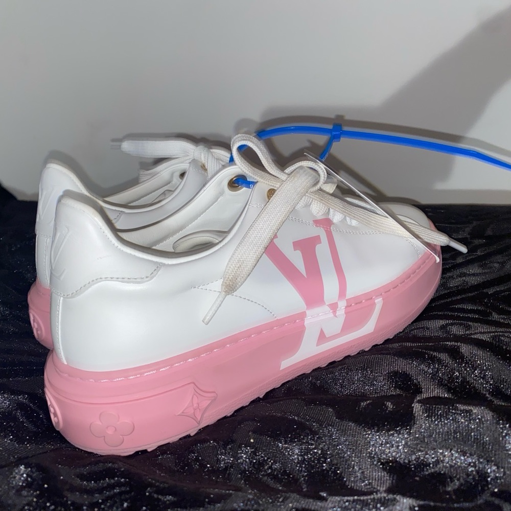 Pink and white Louis Vuitton authentic sneakers size 7 women’s